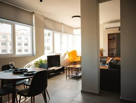 Central Old Town- Ladadika Apartment